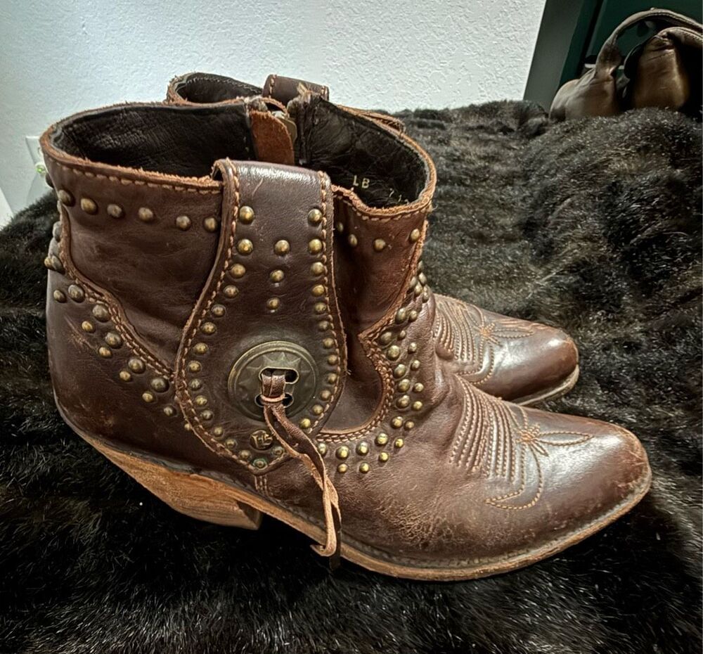 Liberty Black Leather Studded Western Ankle Boots Womens Sz 7.5 Side Zip